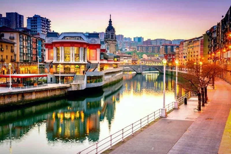 Apartamento céntrico con vistas a la Ría! garage, ideal 2-4 Bilbao Appartement