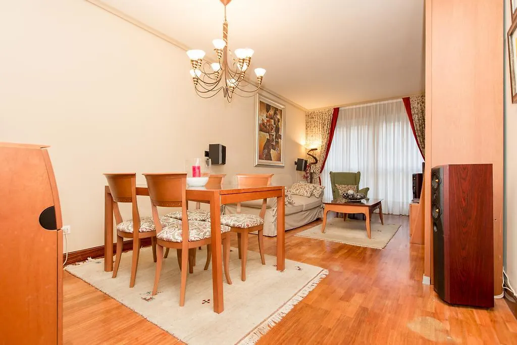 Apartamento Centrico Con Vistas A La Ria! Garaje, Ideal 2-4 0*, Bilbao Spain